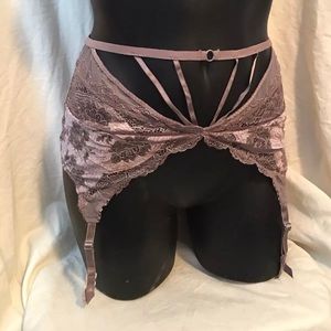 NWT VS Garter belt XS / S